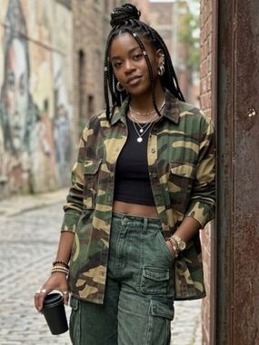 𝐙𝐀𝐑𝐀 Camo Button Shirt Size Small